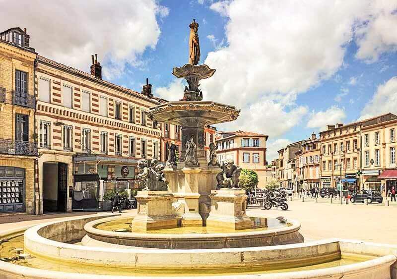 fontaine sur la place des Oliviers à Toulouse